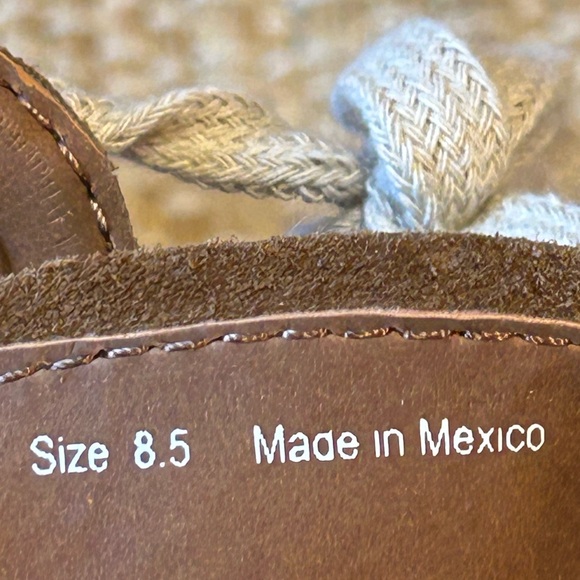 NWOT DOLCE VITA s8.5 suede boots-a few studs around sole missing-see last pic - Picture 7 of 10